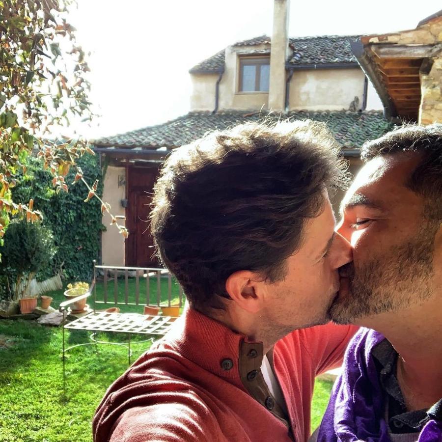 La Casona De Castilnovo - Gay Men Only Guest House Valdesaz Exterior photo