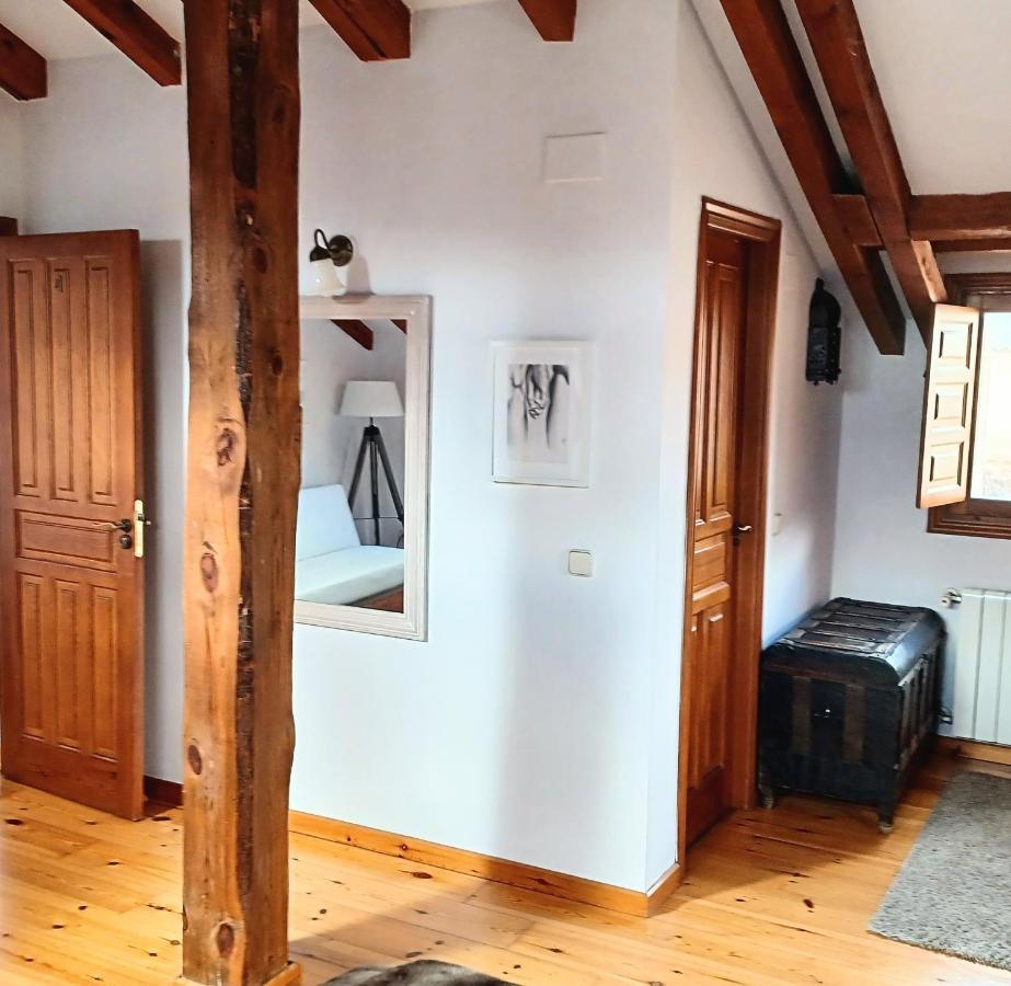 La Casona De Castilnovo - Gay Men Only Guest House Valdesaz Exterior photo