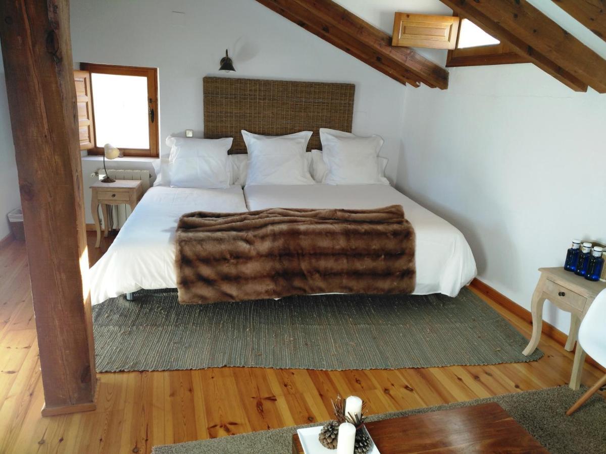 La Casona De Castilnovo - Gay Men Only Guest House Valdesaz Exterior photo