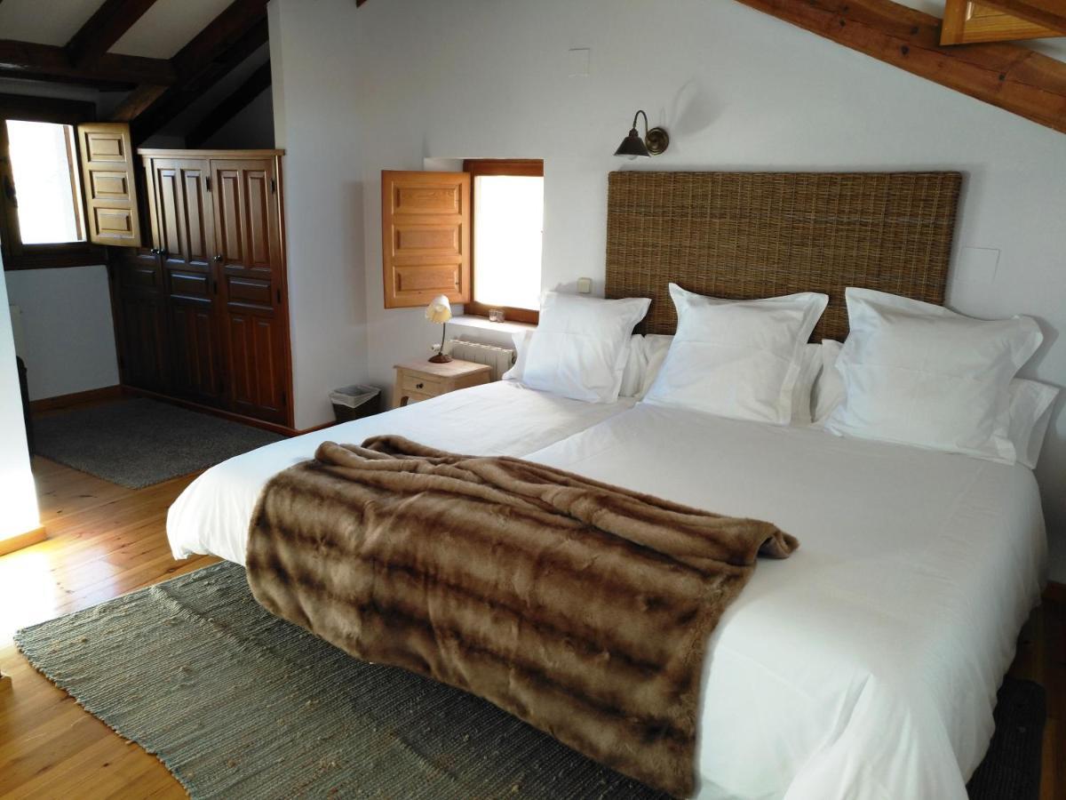 La Casona De Castilnovo - Gay Men Only Guest House Valdesaz Exterior photo