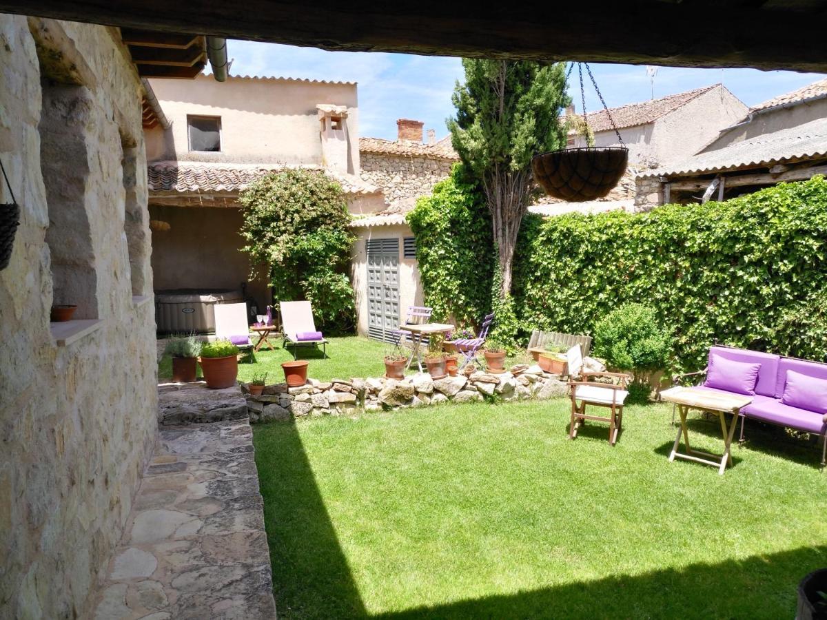 La Casona De Castilnovo - Gay Men Only Guest House Valdesaz Exterior photo