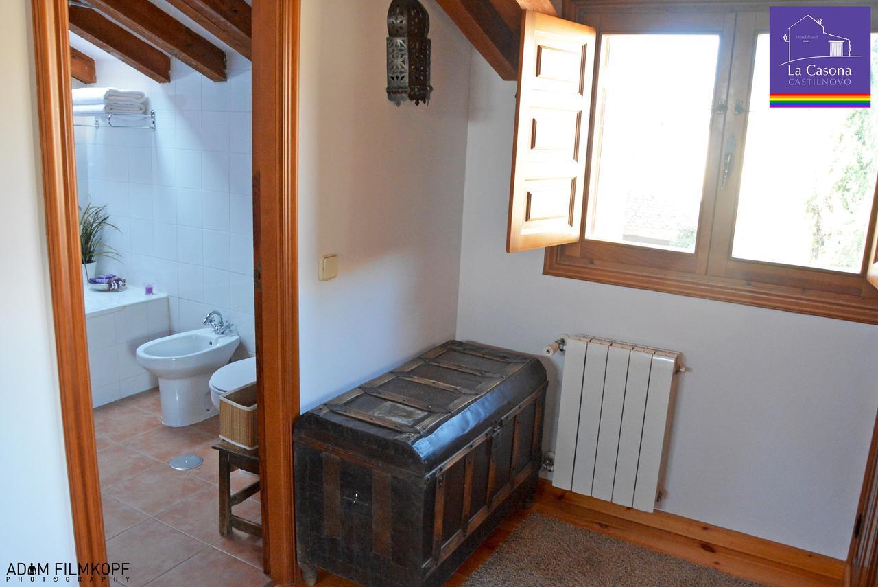 La Casona De Castilnovo - Gay Men Only Guest House Valdesaz Exterior photo