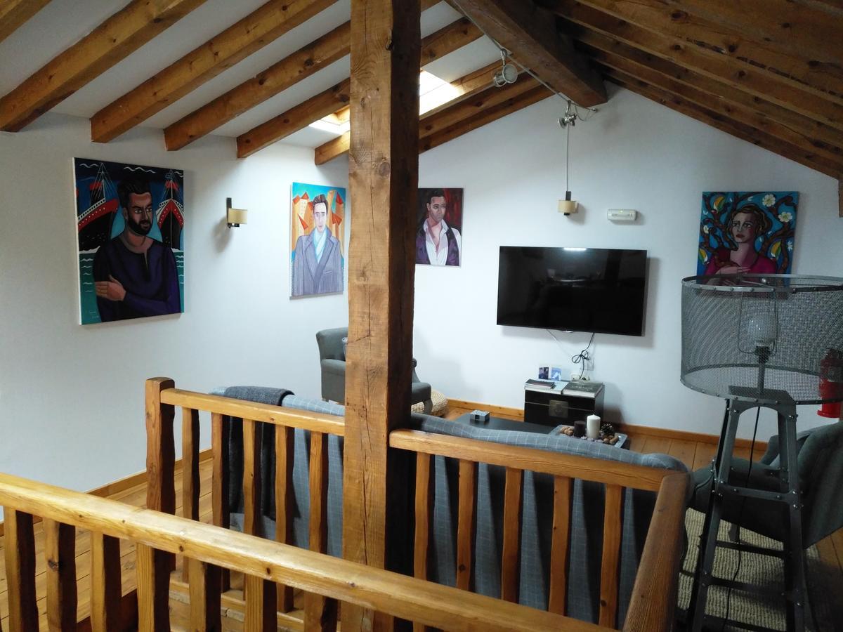 La Casona De Castilnovo - Gay Men Only Guest House Valdesaz Exterior photo