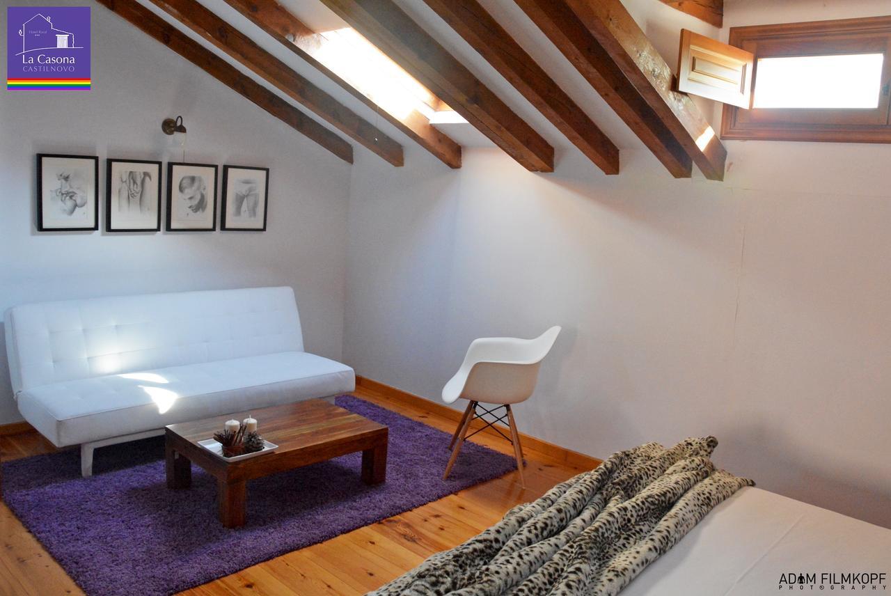 La Casona De Castilnovo - Gay Men Only Guest House Valdesaz Exterior photo